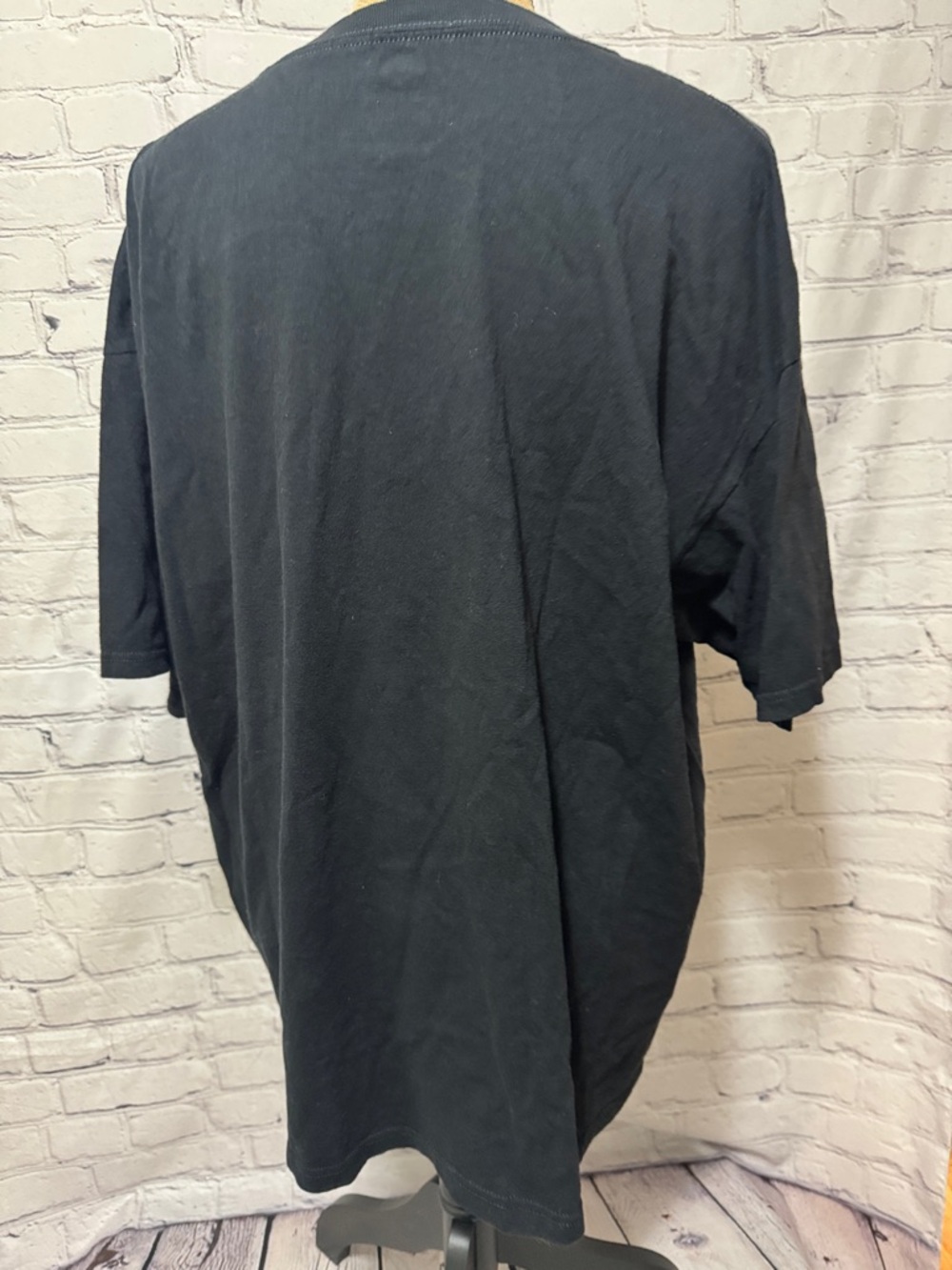 Like new Women’s John Deere Black Graphic Logo Tee oversized comfy fit - Picture 4 of 5